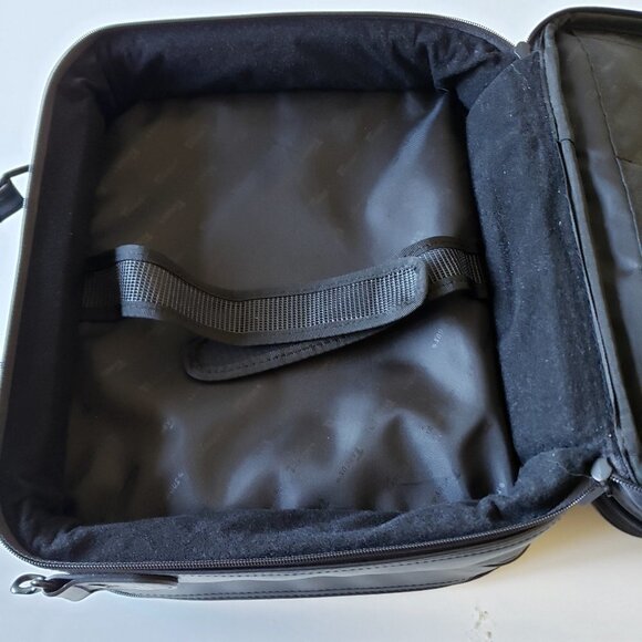 Targus Black Laptop Bag with Multi Compartments with Shoulder Strap - Picture 7 of 10